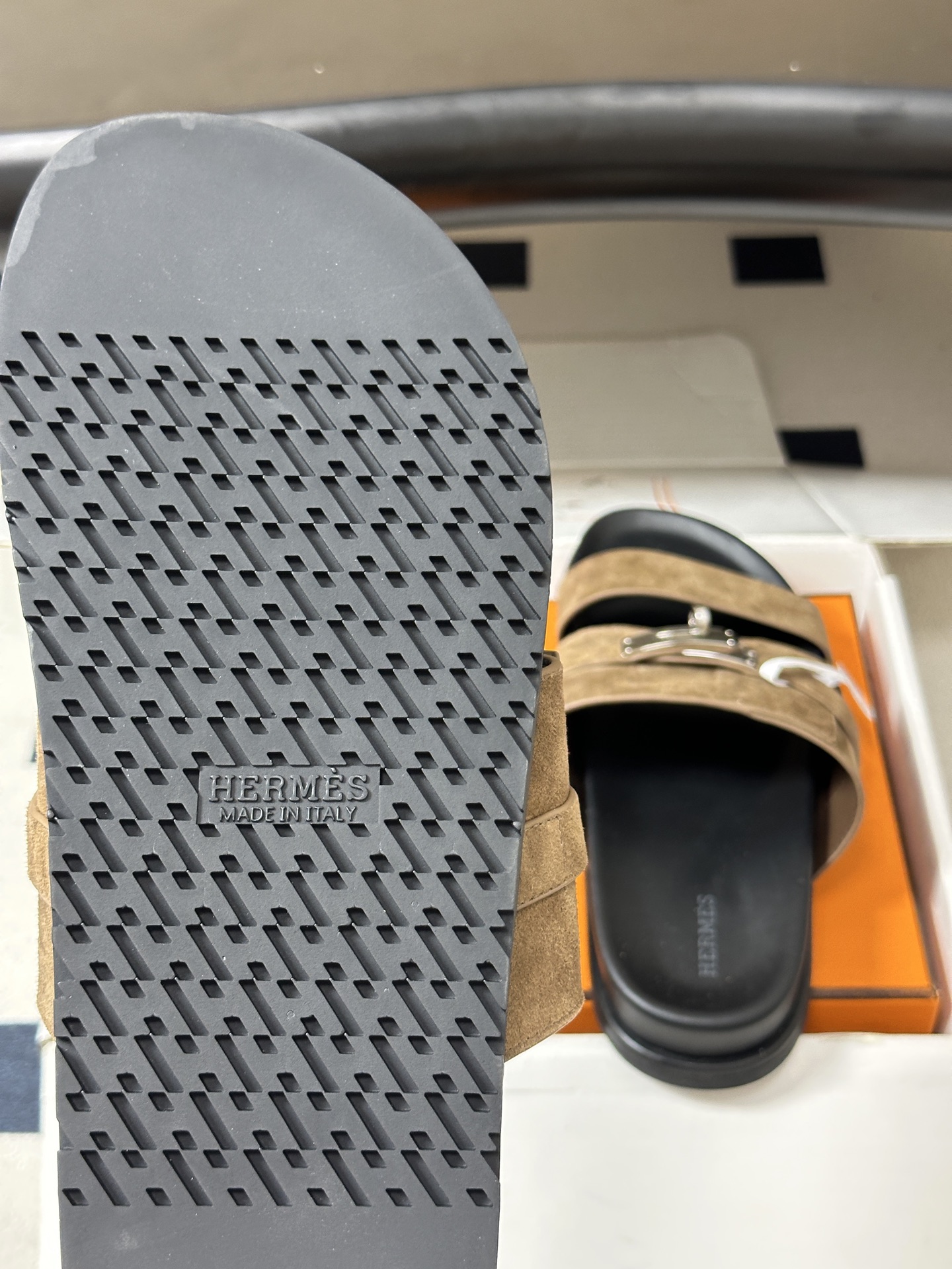 顶级品质（配高档飞机盒✈️） Hermes 爱马仕🐎 H家 Jackson 凉拖鞋系列最新二舅拖鞋 经典Kelly扣二舅
