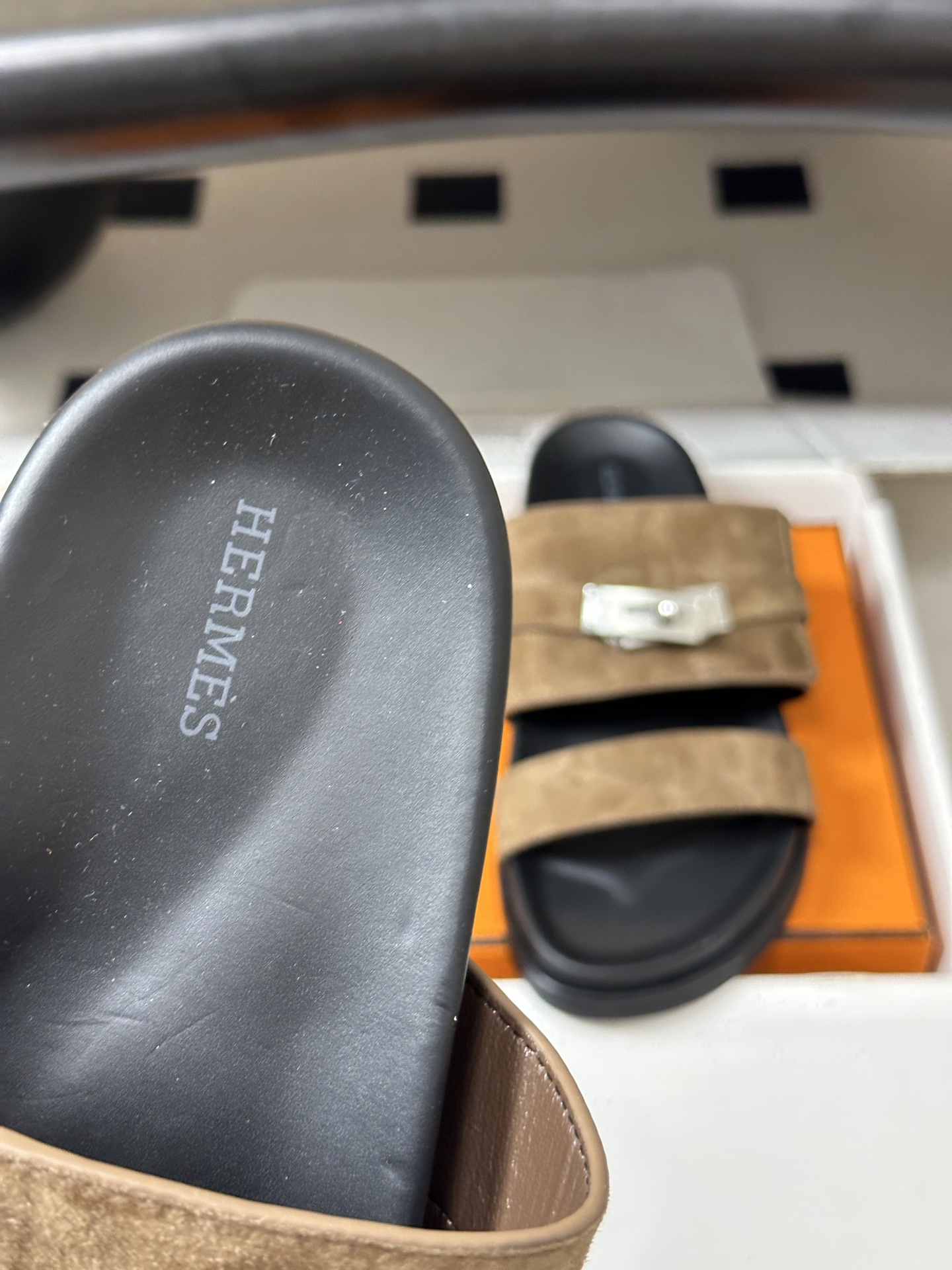 顶级品质（配高档飞机盒✈️） Hermes 爱马仕🐎 H家 Jackson 凉拖鞋系列最新二舅拖鞋 经典Kelly扣二舅