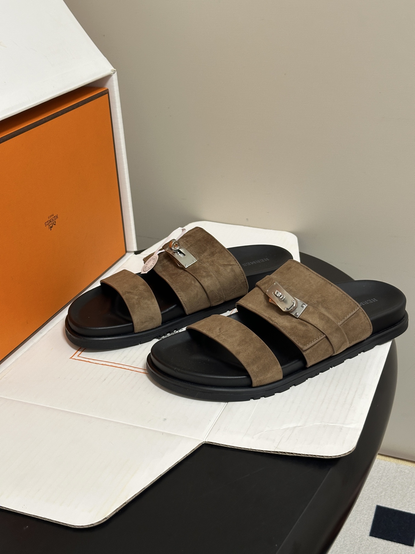 顶级品质（配高档飞机盒✈️） Hermes 爱马仕🐎 H家 Jackson 凉拖鞋系列最新二舅拖鞋 经典Kelly扣二舅