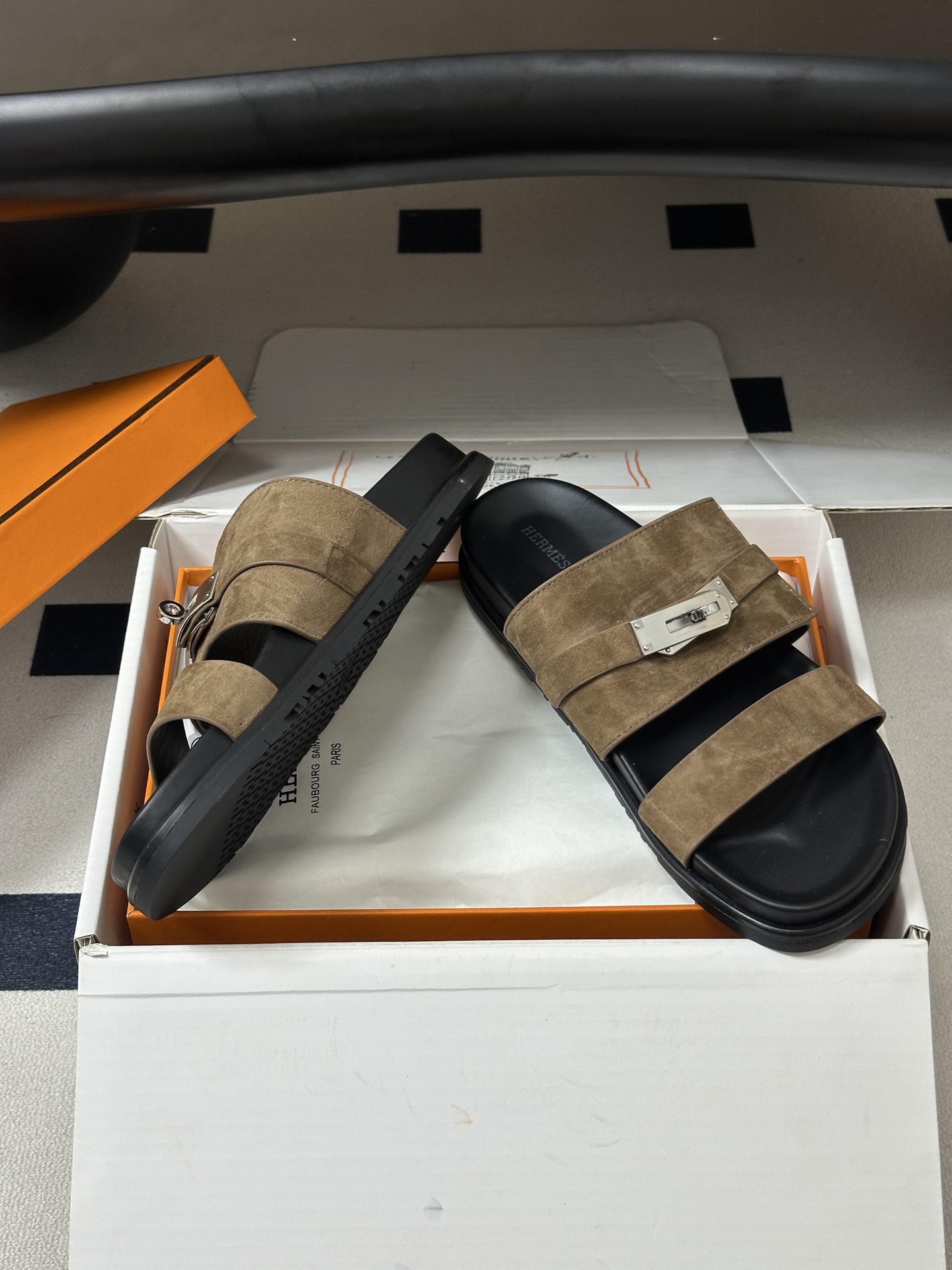 顶级品质（配高档飞机盒✈️） Hermes 爱马仕🐎 H家 Jackson 凉拖鞋系列最新二舅拖鞋 经典Kelly扣二舅