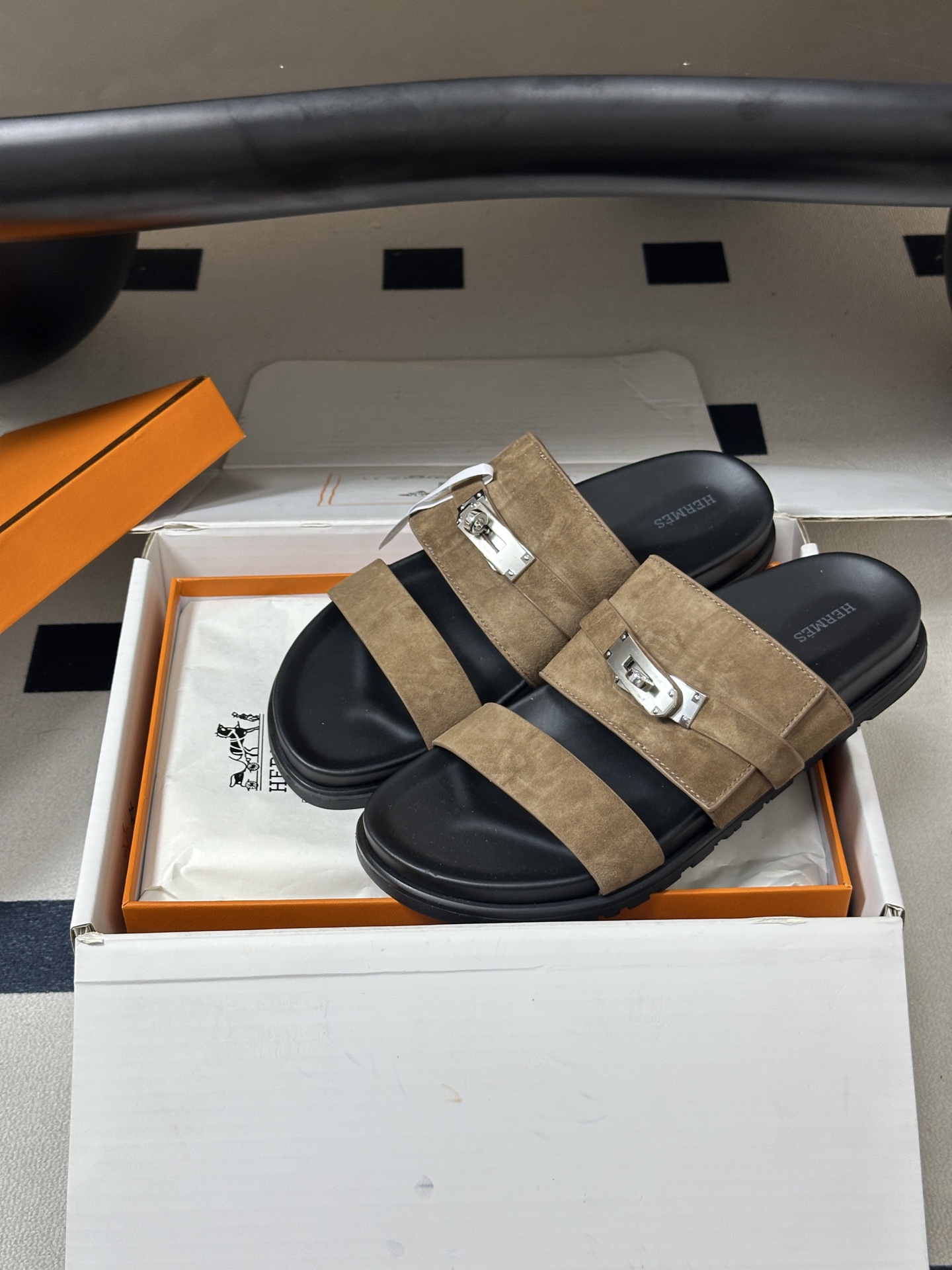 顶级品质（配高档飞机盒✈️） Hermes 爱马仕🐎 H家 Jackson 凉拖鞋系列最新二舅拖鞋 经典Kelly扣二舅