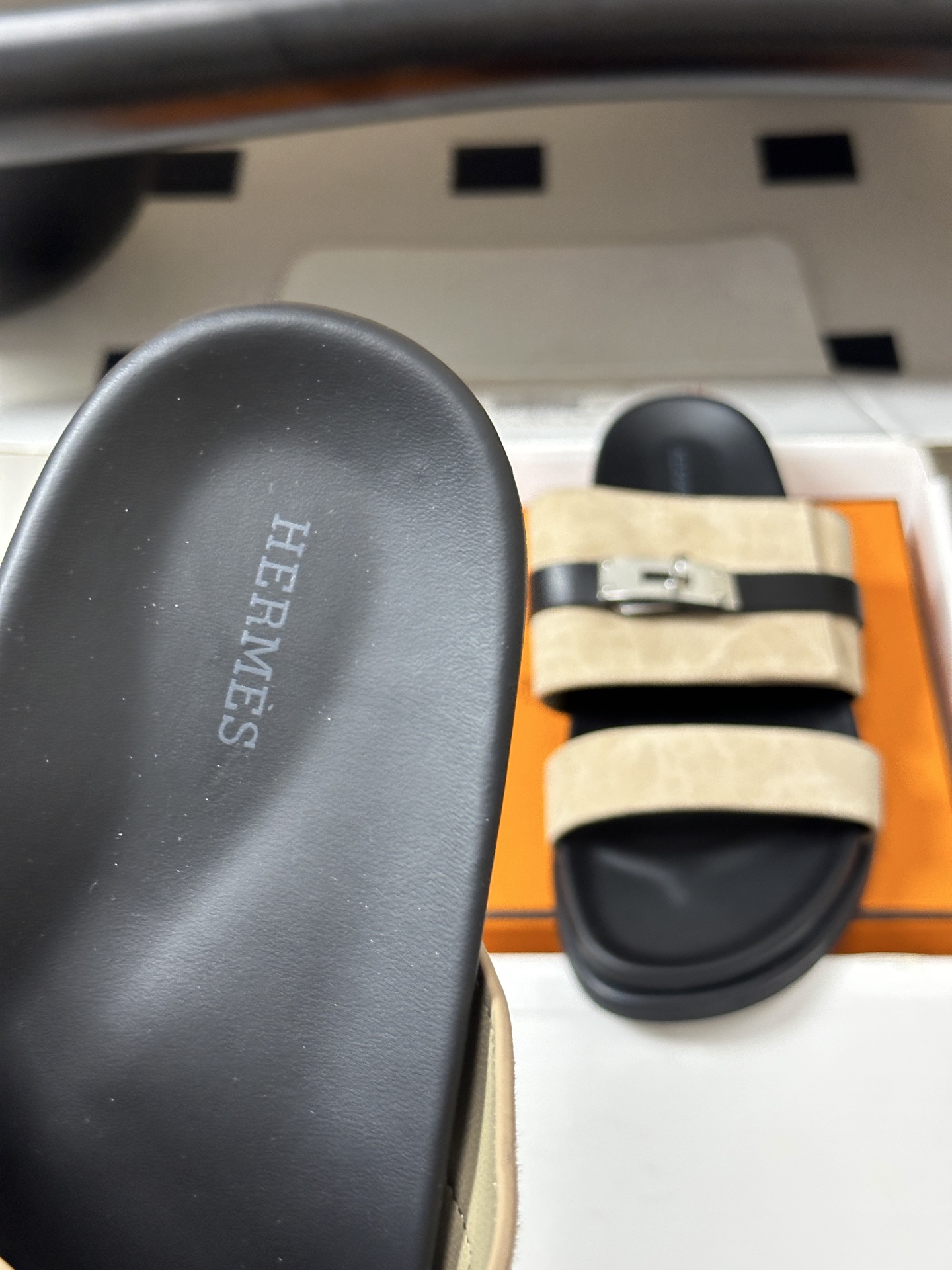 顶级品质（配高档飞机盒✈️） Hermes 爱马仕🐎 H家 Jackson 凉拖鞋系列最新二舅拖鞋 经典Kelly扣二舅