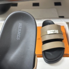 顶级品质(配高档飞机盒✈️) Hermes 爱马仕🐎 H家 Jackson 凉拖鞋系列最新二舅拖鞋 经典Kelly扣二舅 顶级品质(配高档飞机盒✈️) Hermes 爱马仕🐎 H家 Jackson 凉拖鞋系列最新二舅拖鞋 经典Kelly扣二舅