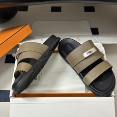 顶级品质(配高档飞机盒✈️) Hermes 爱马仕🐎 H家 Jackson 凉拖鞋系列最新二舅拖鞋 经典Kelly扣二舅 顶级品质(配高档飞机盒✈️) Hermes 爱马仕🐎 H家 Jackson 凉拖鞋系列最新二舅拖鞋 经典Kelly扣二舅