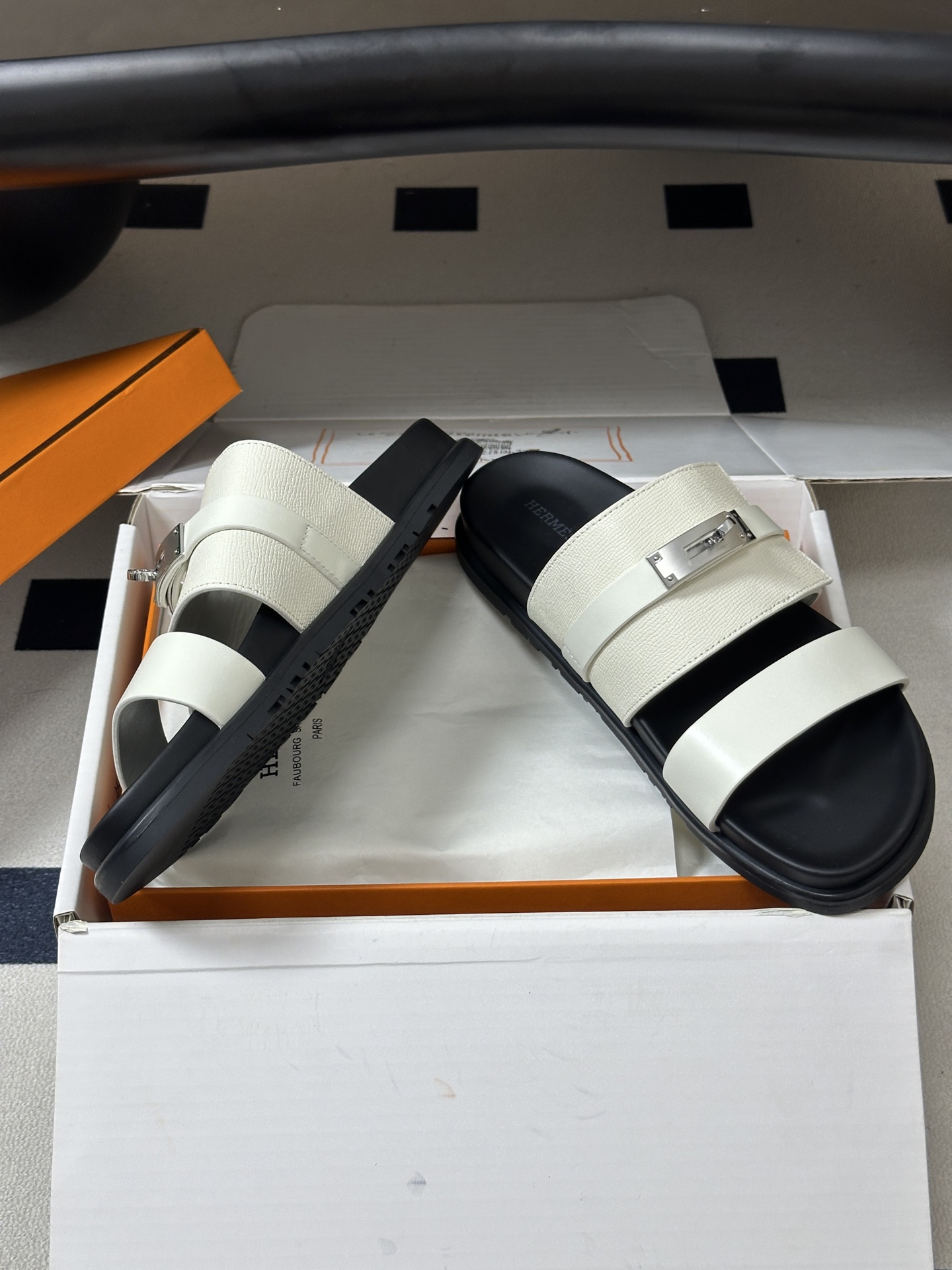 顶级品质（配高档飞机盒✈️） Hermes 爱马仕🐎 H家 Jackson 凉拖鞋系列最新二舅拖鞋 经典Kelly扣二舅