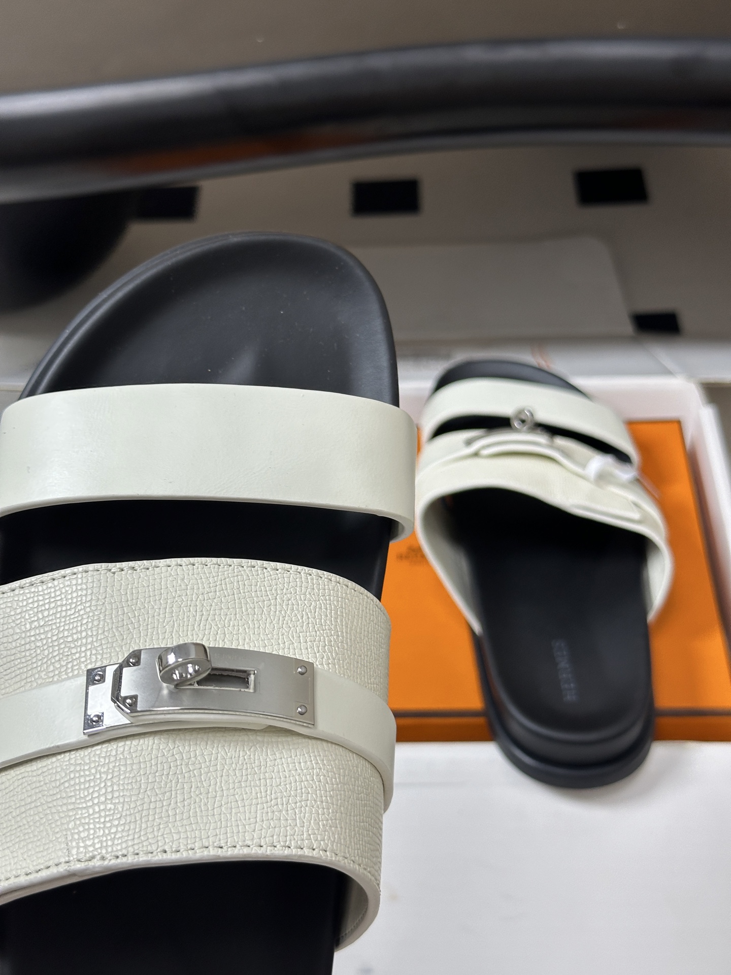顶级品质（配高档飞机盒✈️） Hermes 爱马仕🐎 H家 Jackson 凉拖鞋系列最新二舅拖鞋 经典Kelly扣二舅