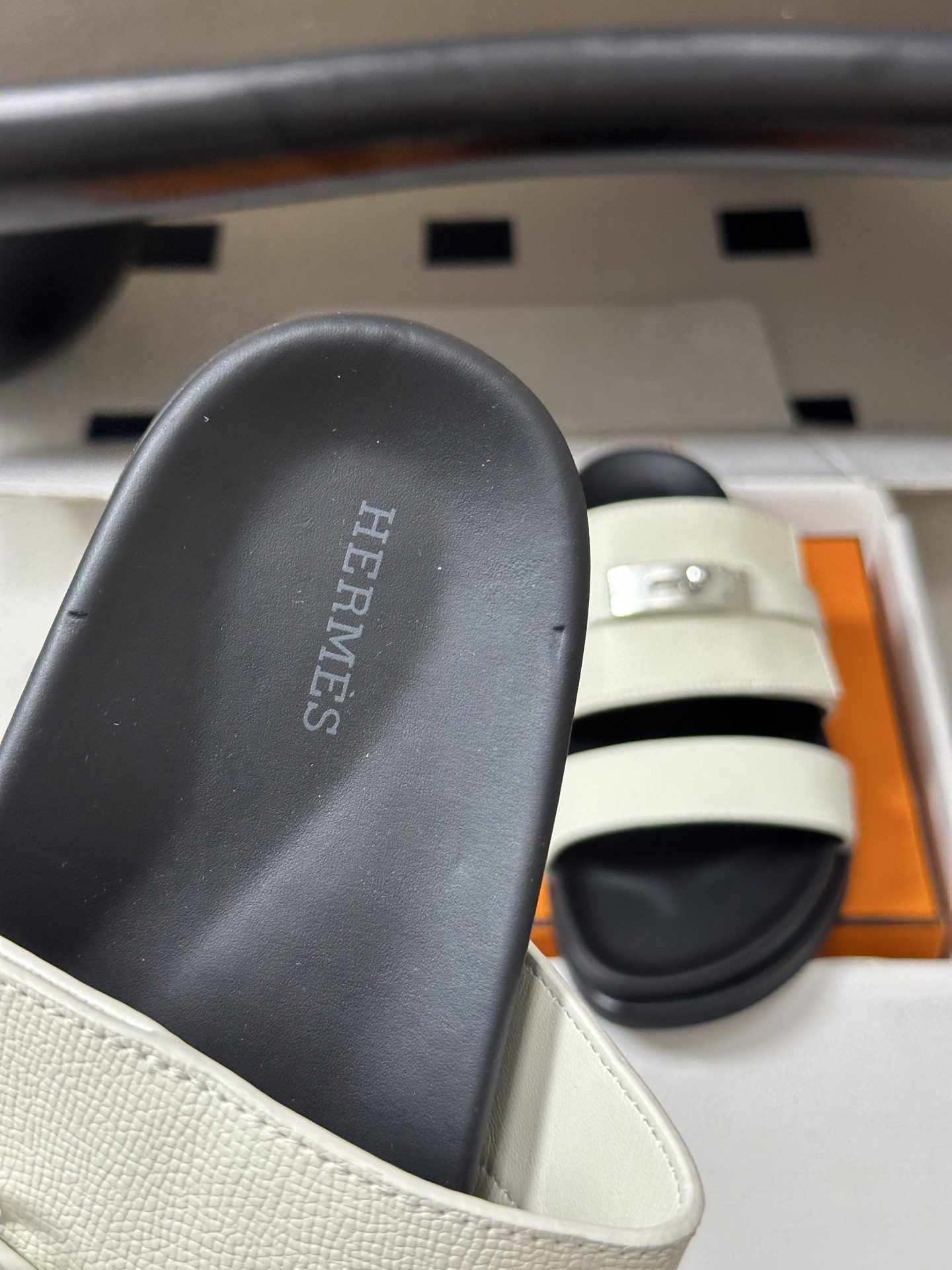 顶级品质（配高档飞机盒✈️） Hermes 爱马仕🐎 H家 Jackson 凉拖鞋系列最新二舅拖鞋 经典Kelly扣二舅