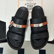 顶级品质(配高档飞机盒✈️) Hermes 爱马仕🐎 H家 Jackson 凉拖鞋系列最新二舅拖鞋 经典Kelly扣二舅 顶级品质(配高档飞机盒✈️) Hermes 爱马仕🐎 H家 Jackson 凉拖鞋系列最新二舅拖鞋 经典Kelly扣二舅