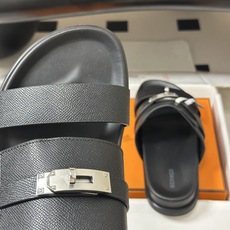 顶级品质(配高档飞机盒✈️) Hermes 爱马仕🐎 H家 Jackson 凉拖鞋系列最新二舅拖鞋 经典Kelly扣二舅 顶级品质(配高档飞机盒✈️) Hermes 爱马仕🐎 H家 Jackson 凉拖鞋系列最新二舅拖鞋 经典Kelly扣二舅