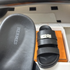 顶级品质(配高档飞机盒✈️) Hermes 爱马仕🐎 H家 Jackson 凉拖鞋系列最新二舅拖鞋 经典Kelly扣二舅 顶级品质(配高档飞机盒✈️) Hermes 爱马仕🐎 H家 Jackson 凉拖鞋系列最新二舅拖鞋 经典Kelly扣二舅