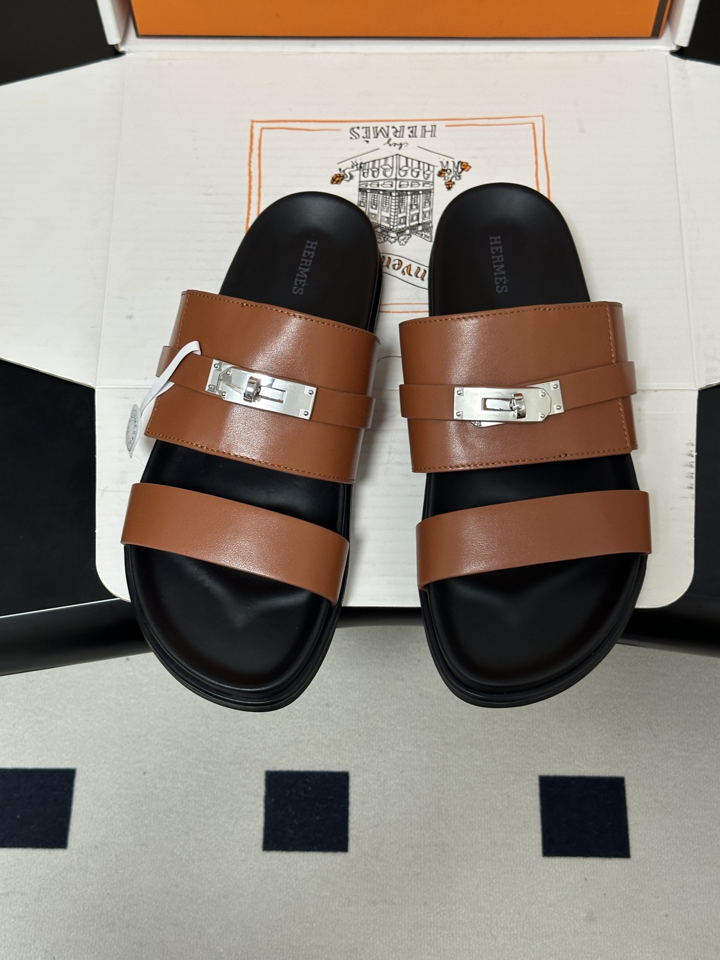 顶级品质（配高档飞机盒✈️） Hermes 爱马仕🐎 H家 Jackson 凉拖鞋系列最新二舅拖鞋 经典Kelly扣二舅