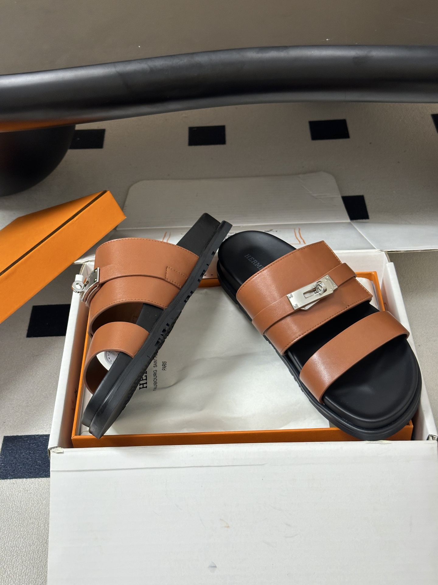 顶级品质（配高档飞机盒✈️） Hermes 爱马仕🐎 H家 Jackson 凉拖鞋系列最新二舅拖鞋 经典Kelly扣二舅