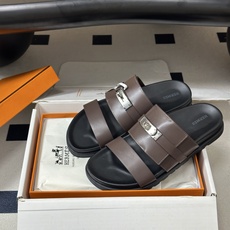 顶级品质(配高档飞机盒✈️) Hermes 爱马仕🐎 H家 Jackson 凉拖鞋系列最新二舅拖鞋 经典Kelly扣二舅 顶级品质(配高档飞机盒✈️) Hermes 爱马仕🐎 H家 Jackson 凉拖鞋系列最新二舅拖鞋 经典Kelly扣二舅