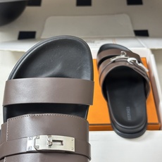 顶级品质(配高档飞机盒✈️) Hermes 爱马仕🐎 H家 Jackson 凉拖鞋系列最新二舅拖鞋 经典Kelly扣二舅 顶级品质(配高档飞机盒✈️) Hermes 爱马仕🐎 H家 Jackson 凉拖鞋系列最新二舅拖鞋 经典Kelly扣二舅