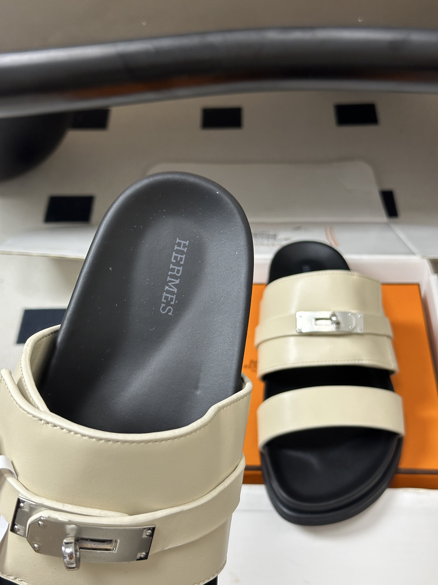 顶级品质（配高档飞机盒✈️） Hermes 爱马仕🐎 H家 Jackson 凉拖鞋系列最新二舅拖鞋 经典Kelly扣二舅