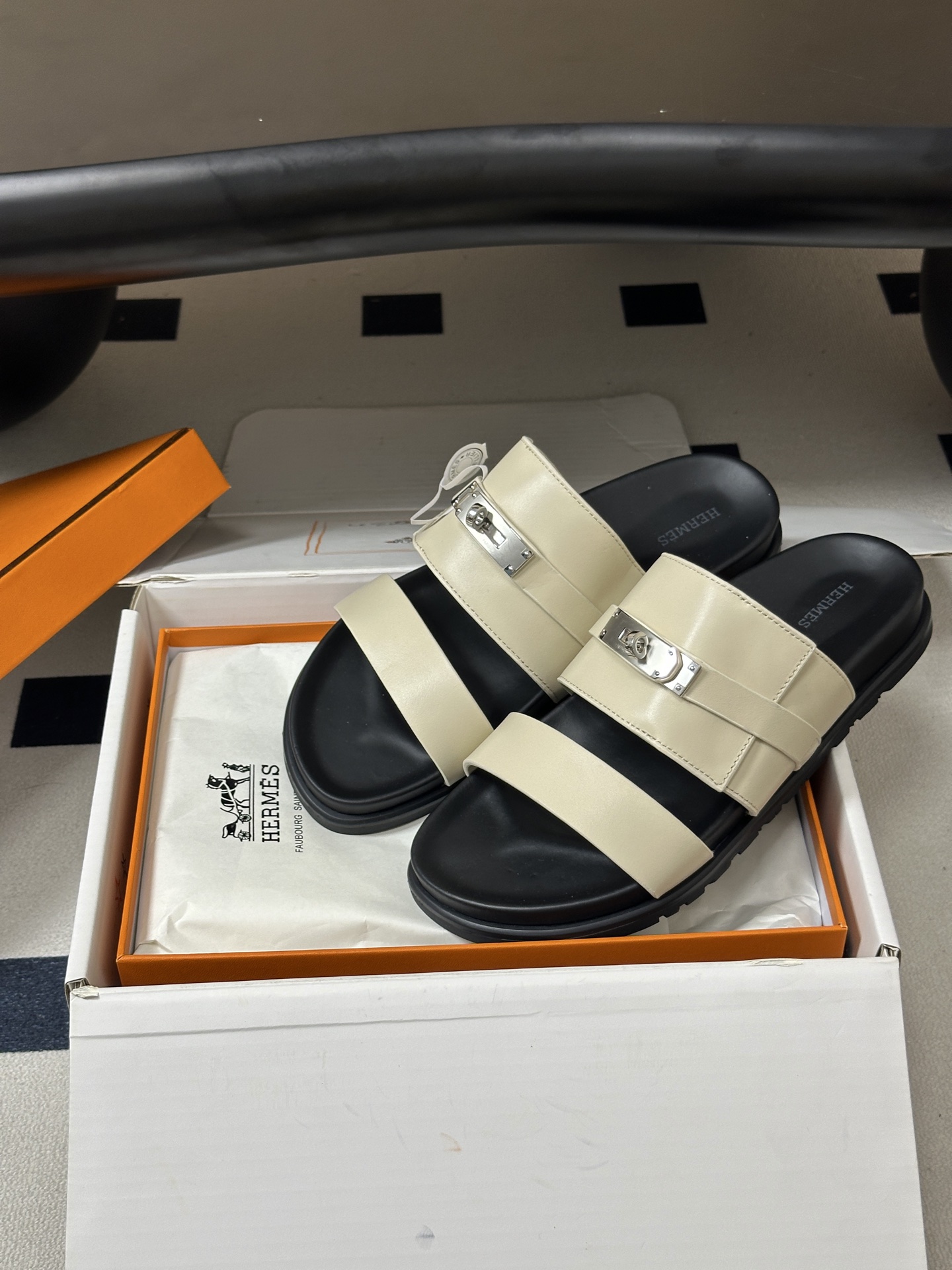 顶级品质（配高档飞机盒✈️） Hermes 爱马仕🐎 H家 Jackson 凉拖鞋系列最新二舅拖鞋 经典Kelly扣二舅