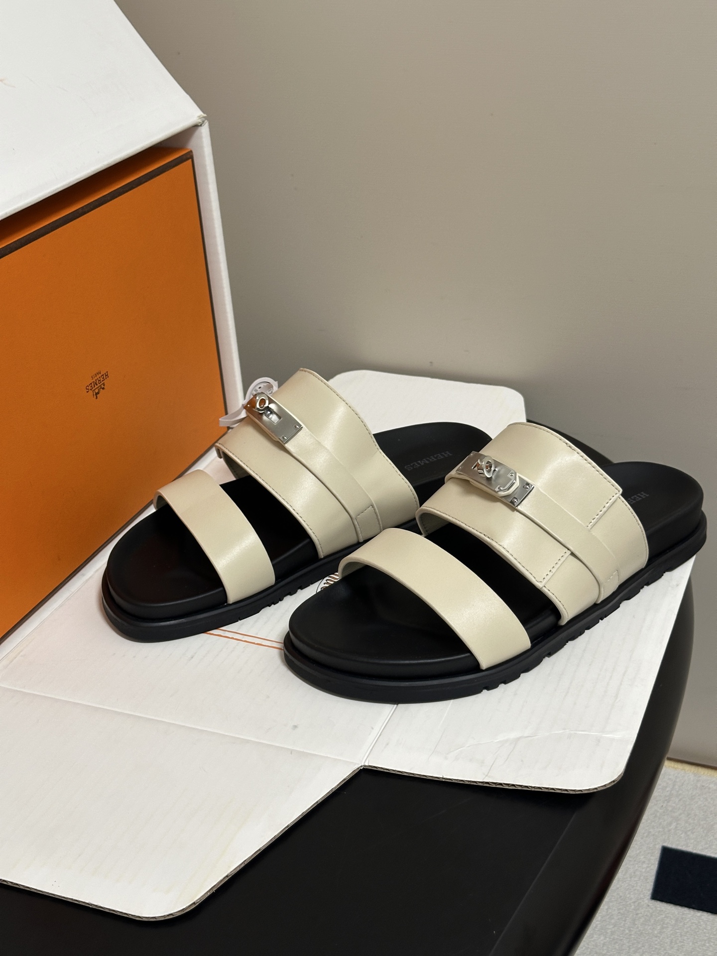 顶级品质（配高档飞机盒✈️） Hermes 爱马仕🐎 H家 Jackson 凉拖鞋系列最新二舅拖鞋 经典Kelly扣二舅