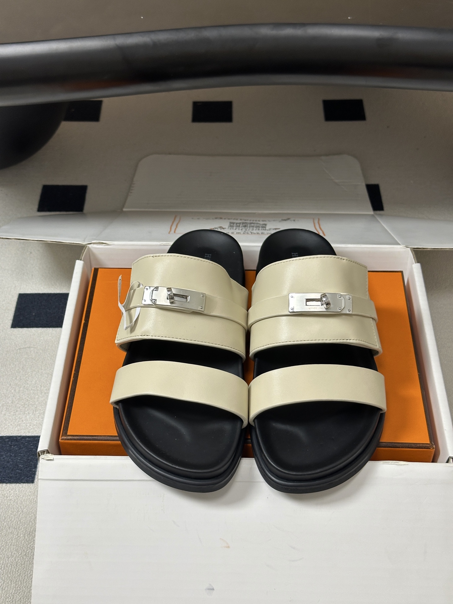 顶级品质（配高档飞机盒✈️） Hermes 爱马仕🐎 H家 Jackson 凉拖鞋系列最新二舅拖鞋 经典Kelly扣二舅