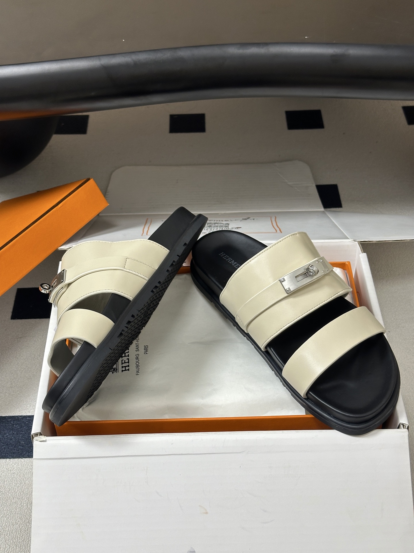 顶级品质（配高档飞机盒✈️） Hermes 爱马仕🐎 H家 Jackson 凉拖鞋系列最新二舅拖鞋 经典Kelly扣二舅