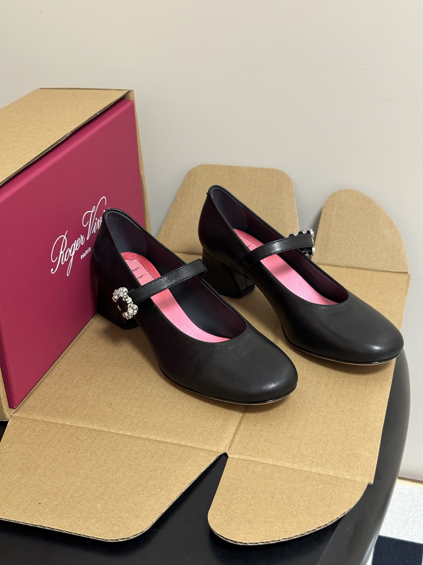 顶级品质（莞产） 2026早秋新款 Roger vivier 罗杰维维亚 RV Efflorescence 玛丽珍高跟鞋