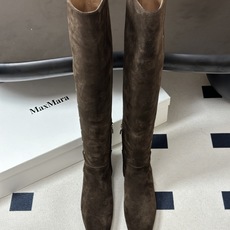 小众潮牌 Max mara26ss秋冬新品走秀主推款欧美风小方头内增高平底过膝长靴骑士靴 狠货上新🔥搭配一排小铆钉金属扣 小众潮牌 Max mara26ss秋冬新品走秀主推款欧美风小方头内增高平底过膝长靴骑士靴 狠货上新🔥搭配一排小铆钉金属扣