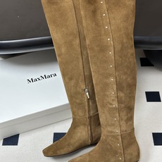 小众潮牌 Max mara26ss秋冬新品走秀主推款欧美风小方头内增高平底过膝长靴骑士靴 狠货上新🔥搭配一排小铆钉金属扣 小众潮牌 Max mara26ss秋冬新品走秀主推款欧美风小方头内增高平底过膝长靴骑士靴 狠货上新🔥搭配一排小铆钉金属扣