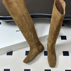 小众潮牌 Max mara26ss秋冬新品走秀主推款欧美风小方头内增高平底过膝长靴骑士靴 狠货上新🔥搭配一排小铆钉金属扣 小众潮牌 Max mara26ss秋冬新品走秀主推款欧美风小方头内增高平底过膝长靴骑士靴 狠货上新🔥搭配一排小铆钉金属扣