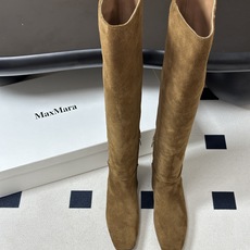 小众潮牌 Max mara26ss秋冬新品走秀主推款欧美风小方头内增高平底过膝长靴骑士靴 狠货上新🔥搭配一排小铆钉金属扣 小众潮牌 Max mara26ss秋冬新品走秀主推款欧美风小方头内增高平底过膝长靴骑士靴 狠货上新🔥搭配一排小铆钉金属扣