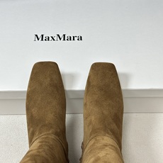 小众潮牌 Max mara26ss秋冬新品走秀主推款欧美风小方头内增高平底过膝长靴骑士靴 狠货上新🔥搭配一排小铆钉金属扣 小众潮牌 Max mara26ss秋冬新品走秀主推款欧美风小方头内增高平底过膝长靴骑士靴 狠货上新🔥搭配一排小铆钉金属扣