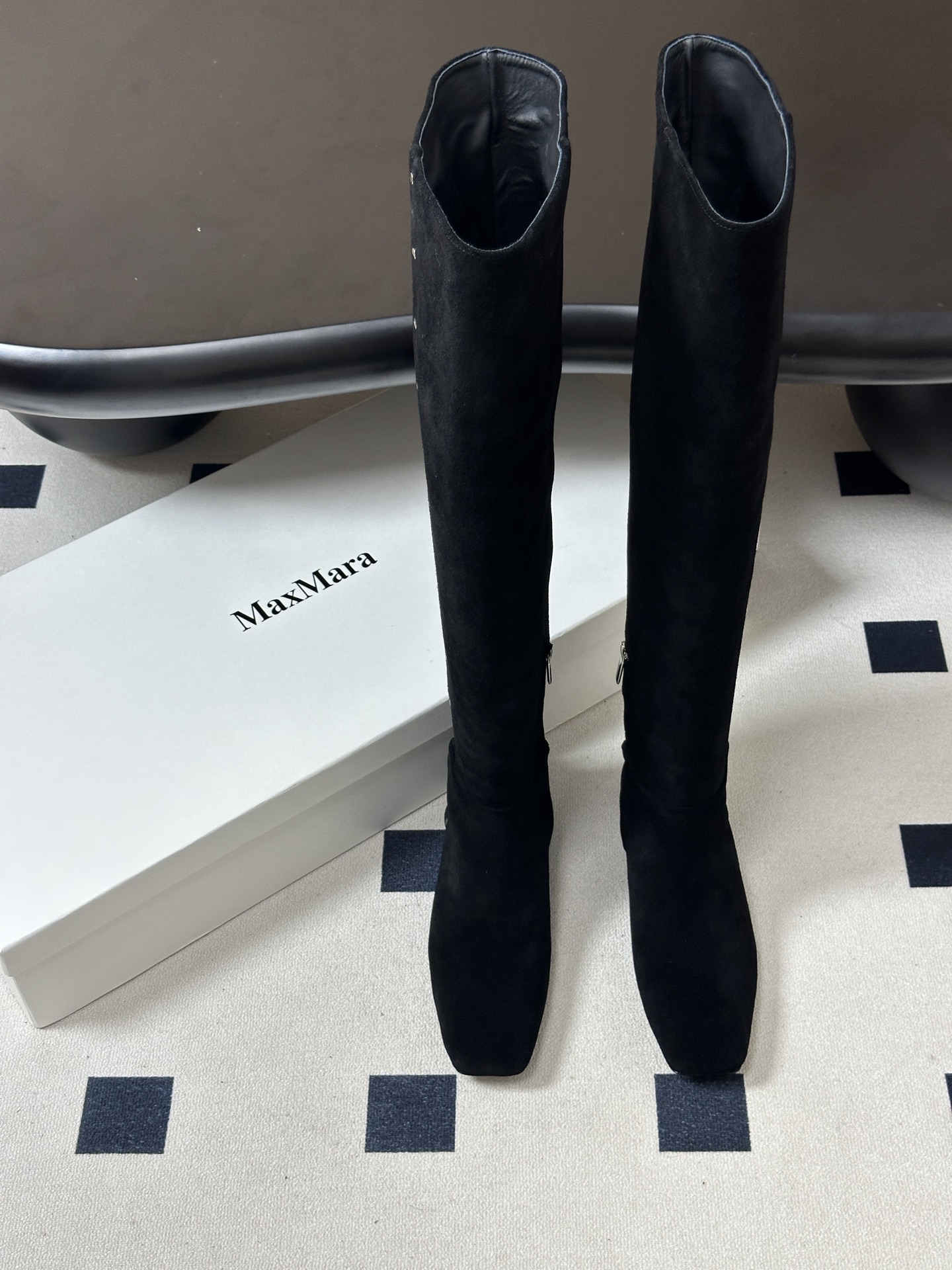 小众潮牌 Max mara26ss秋冬新品走秀主推款欧美风小方头内增高平底过膝长靴骑士靴 狠货上新🔥搭配一排小铆钉金属扣
