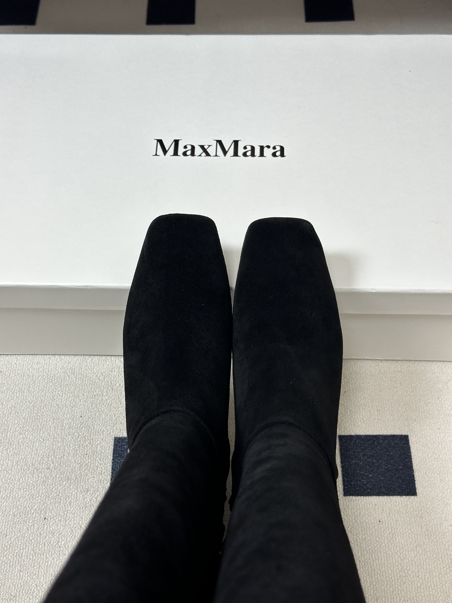 小众潮牌 Max mara26ss秋冬新品走秀主推款欧美风小方头内增高平底过膝长靴骑士靴 狠货上新🔥搭配一排小铆钉金属扣