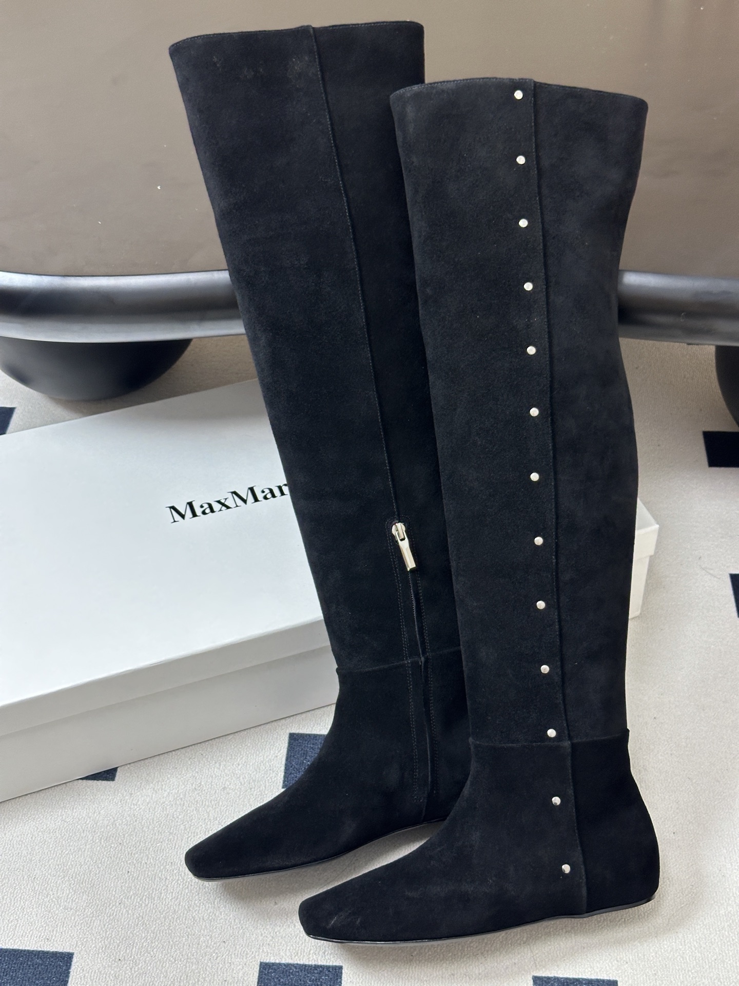 小众潮牌 Max mara26ss秋冬新品走秀主推款欧美风小方头内增高平底过膝长靴骑士靴 狠货上新🔥搭配一排小铆钉金属扣