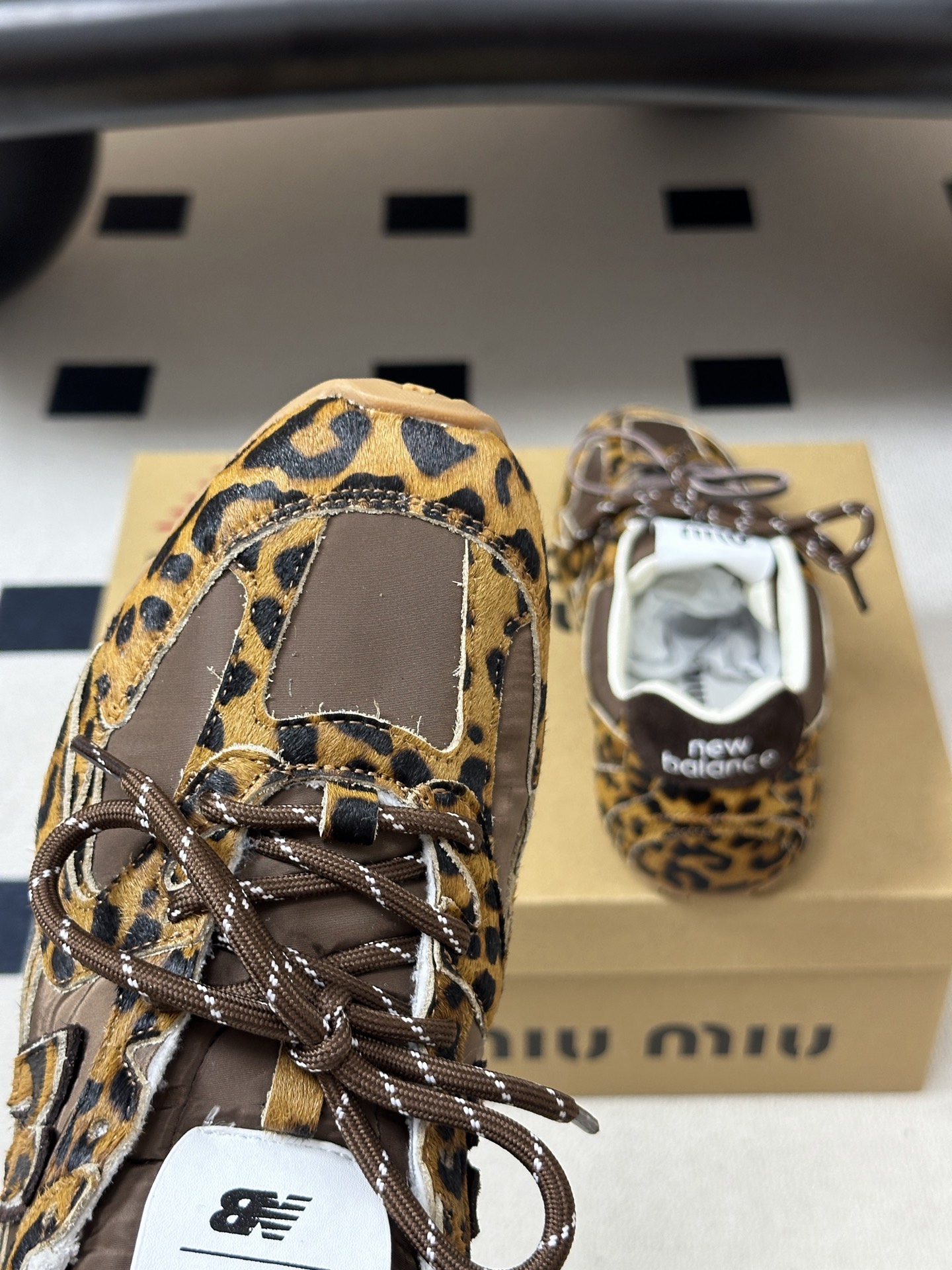 MIUMIU X NEW 缪缪 Balance 530 NB联名走秀款 2026 最新配色 牛反绒皮革织布运动鞋复古球鞋