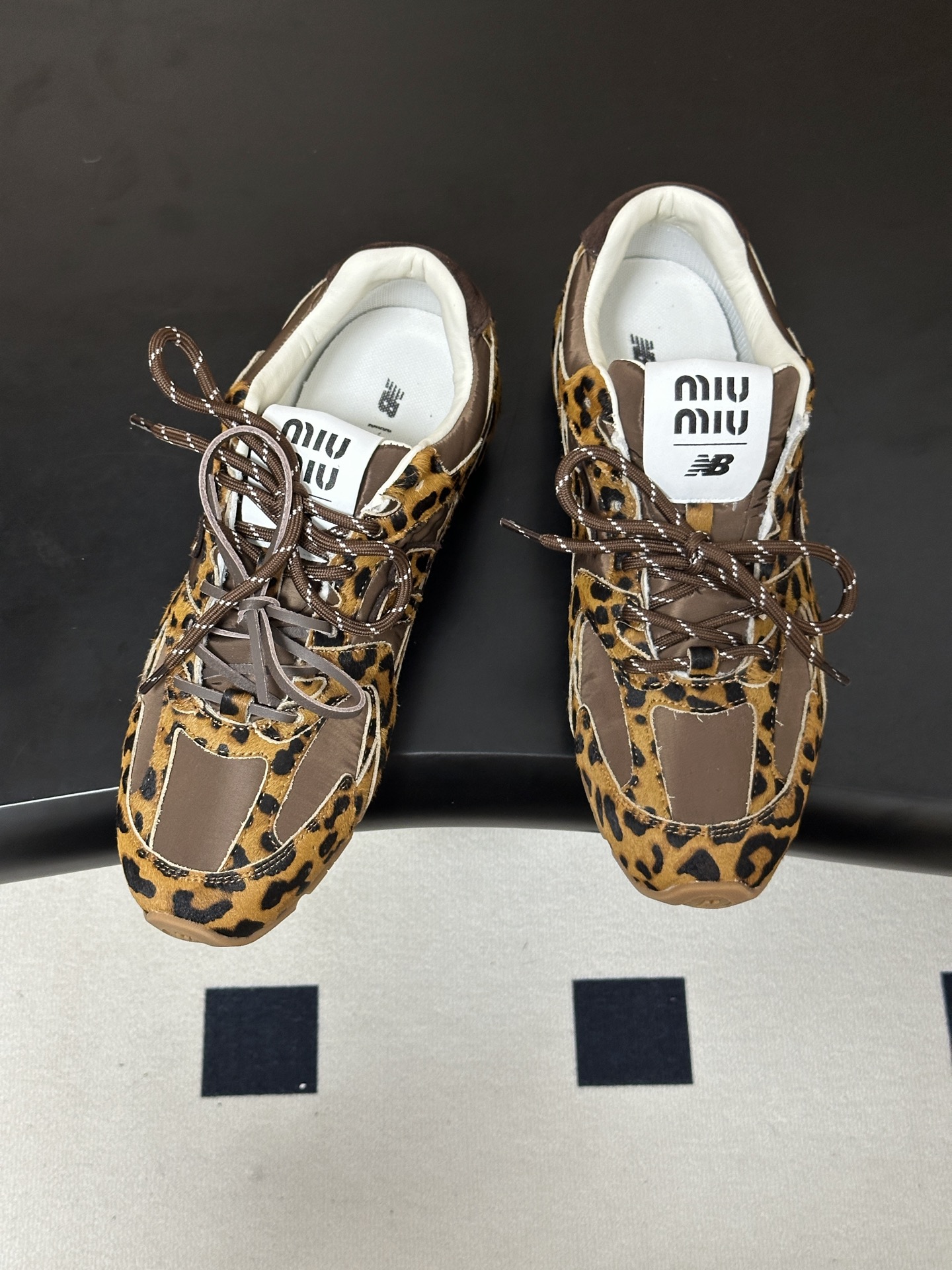 MIUMIU X NEW 缪缪 Balance 530 NB联名走秀款 2026 最新配色 牛反绒皮革织布运动鞋复古球鞋