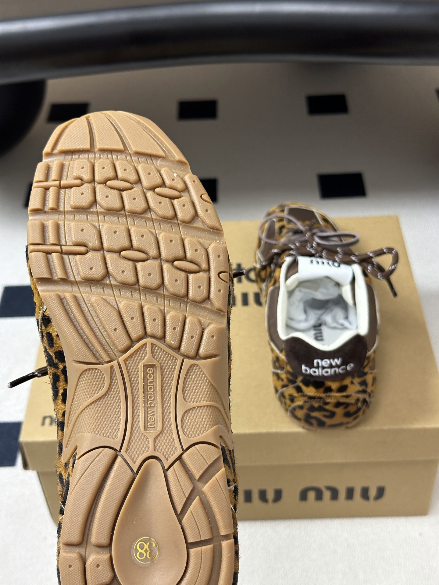 MIUMIU X NEW 缪缪 Balance 530 NB联名走秀款 2026 最新配色 牛反绒皮革织布运动鞋复古球鞋