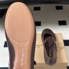 Gianvito Rossi 26 早秋新款 罗西GR 复古雕花冲孔芭蕾舞鞋薄底超软浅口单鞋经典 R 扣一字带平底玛丽珍 Gianvito Rossi 26 早秋新款 罗西GR 复古雕花冲孔芭蕾舞鞋薄底超软浅口单鞋经典 R 扣一字带平底玛丽珍