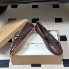 Gianvito Rossi 26 早秋新款 罗西GR 复古雕花冲孔芭蕾舞鞋薄底超软浅口单鞋经典 R 扣一字带平底玛丽珍 Gianvito Rossi 26 早秋新款 罗西GR 复古雕花冲孔芭蕾舞鞋薄底超软浅口单鞋经典 R 扣一字带平底玛丽珍