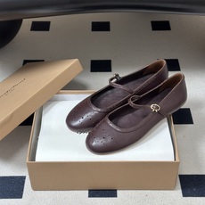 Gianvito Rossi 26 早秋新款 罗西GR 复古雕花冲孔芭蕾舞鞋薄底超软浅口单鞋经典 R 扣一字带平底玛丽珍 Gianvito Rossi 26 早秋新款 罗西GR 复古雕花冲孔芭蕾舞鞋薄底超软浅口单鞋经典 R 扣一字带平底玛丽珍