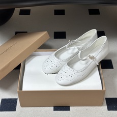 Gianvito Rossi 26 早秋新款 罗西GR 复古雕花冲孔芭蕾舞鞋薄底超软浅口单鞋经典 R 扣一字带平底玛丽珍 Gianvito Rossi 26 早秋新款 罗西GR 复古雕花冲孔芭蕾舞鞋薄底超软浅口单鞋经典 R 扣一字带平底玛丽珍