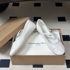Gianvito Rossi 26 早秋新款 罗西GR 复古雕花冲孔芭蕾舞鞋薄底超软浅口单鞋经典 R 扣一字带平底玛丽珍 Gianvito Rossi 26 早秋新款 罗西GR 复古雕花冲孔芭蕾舞鞋薄底超软浅口单鞋经典 R 扣一字带平底玛丽珍