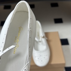 Gianvito Rossi 26 早秋新款 罗西GR 复古雕花冲孔芭蕾舞鞋薄底超软浅口单鞋经典 R 扣一字带平底玛丽珍 Gianvito Rossi 26 早秋新款 罗西GR 复古雕花冲孔芭蕾舞鞋薄底超软浅口单鞋经典 R 扣一字带平底玛丽珍