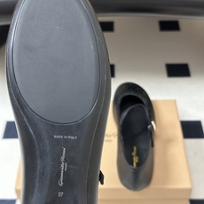 Gianvito Rossi 26 早秋新款 罗西GR 复古雕花冲孔芭蕾舞鞋薄底超软浅口单鞋经典 R 扣一字带平底玛丽珍 Gianvito Rossi 26 早秋新款 罗西GR 复古雕花冲孔芭蕾舞鞋薄底超软浅口单鞋经典 R 扣一字带平底玛丽珍