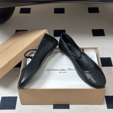Gianvito Rossi 26 早秋新款 罗西GR 复古雕花冲孔芭蕾舞鞋薄底超软浅口单鞋经典 R 扣一字带平底玛丽珍 Gianvito Rossi 26 早秋新款 罗西GR 复古雕花冲孔芭蕾舞鞋薄底超软浅口单鞋经典 R 扣一字带平底玛丽珍