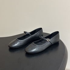 Gianvito Rossi 26 早秋新款 罗西GR 复古雕花冲孔芭蕾舞鞋薄底超软浅口单鞋经典 R 扣一字带平底玛丽珍 Gianvito Rossi 26 早秋新款 罗西GR 复古雕花冲孔芭蕾舞鞋薄底超软浅口单鞋经典 R 扣一字带平底玛丽珍