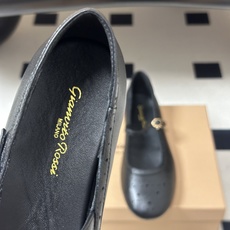 Gianvito Rossi 26 早秋新款 罗西GR 复古雕花冲孔芭蕾舞鞋薄底超软浅口单鞋经典 R 扣一字带平底玛丽珍 Gianvito Rossi 26 早秋新款 罗西GR 复古雕花冲孔芭蕾舞鞋薄底超软浅口单鞋经典 R 扣一字带平底玛丽珍