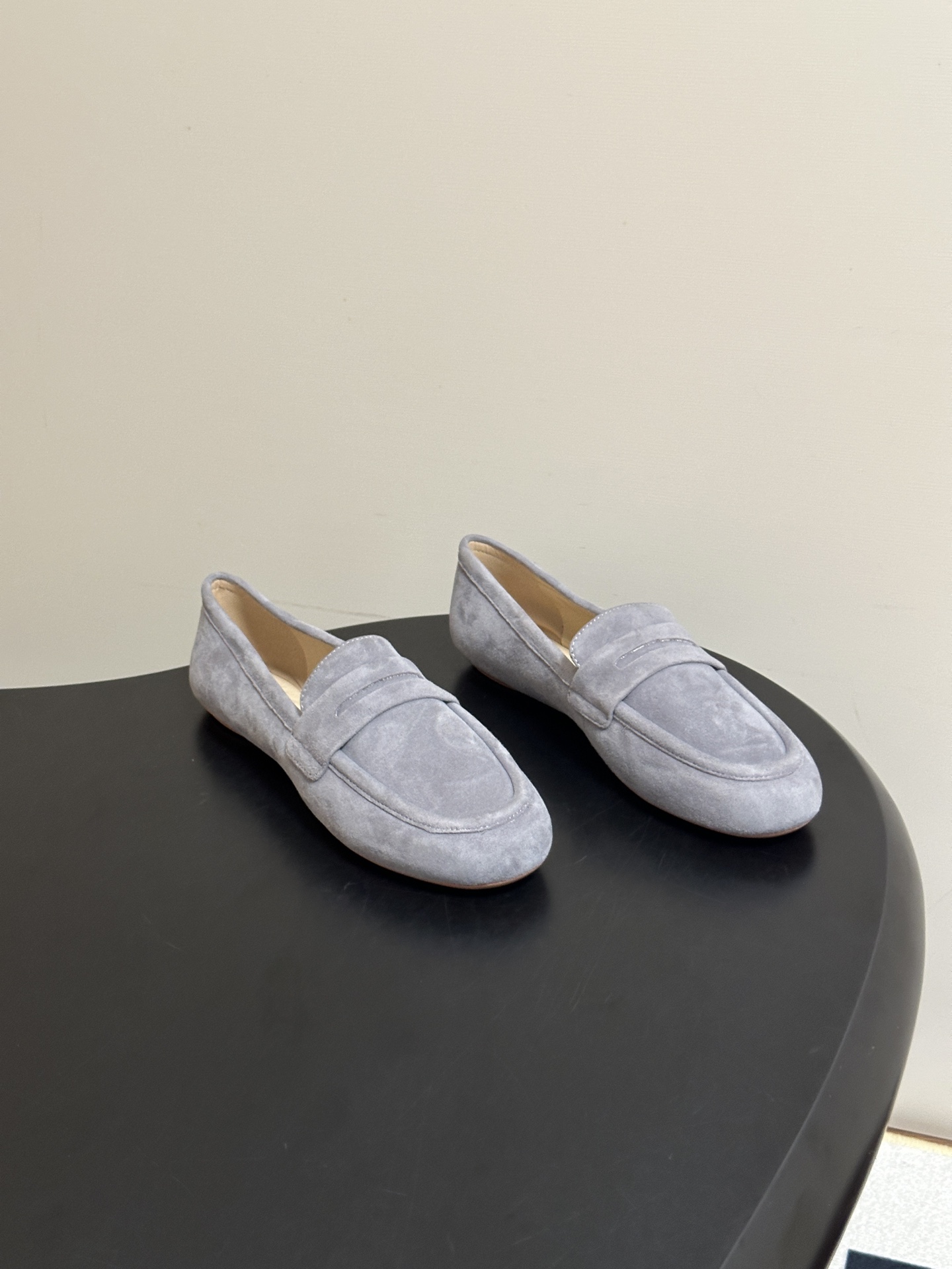Gianvito Rossi 26 早秋新款 罗西GR 芭蕾舞鞋薄底超软浅口单鞋平底复古麂皮绒面乐福鞋 轻盈生趣，姿态自