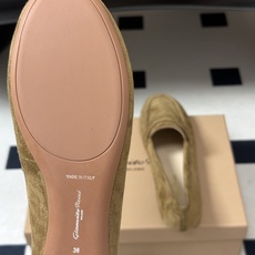 Gianvito Rossi 26 早秋新款 罗西GR 芭蕾舞鞋薄底超软浅口单鞋平底复古麂皮绒面乐福鞋 轻盈生趣,姿态自 Gianvito Rossi 26 早秋新款 罗西GR 芭蕾舞鞋薄底超软浅口单鞋平底复古麂皮绒面乐福鞋 轻盈生趣,姿态自