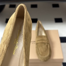 Gianvito Rossi 26 早秋新款 罗西GR 芭蕾舞鞋薄底超软浅口单鞋平底复古麂皮绒面乐福鞋 轻盈生趣,姿态自 Gianvito Rossi 26 早秋新款 罗西GR 芭蕾舞鞋薄底超软浅口单鞋平底复古麂皮绒面乐福鞋 轻盈生趣,姿态自