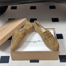 Gianvito Rossi 26 早秋新款 罗西GR 芭蕾舞鞋薄底超软浅口单鞋平底复古麂皮绒面乐福鞋 轻盈生趣,姿态自 Gianvito Rossi 26 早秋新款 罗西GR 芭蕾舞鞋薄底超软浅口单鞋平底复古麂皮绒面乐福鞋 轻盈生趣,姿态自