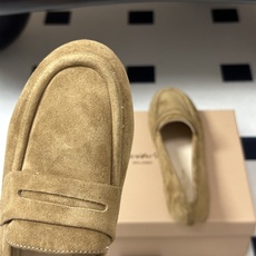Gianvito Rossi 26 早秋新款 罗西GR 芭蕾舞鞋薄底超软浅口单鞋平底复古麂皮绒面乐福鞋 轻盈生趣,姿态自 Gianvito Rossi 26 早秋新款 罗西GR 芭蕾舞鞋薄底超软浅口单鞋平底复古麂皮绒面乐福鞋 轻盈生趣,姿态自